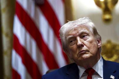 Trump: "İran hükümetinin talebi üzerine enerji tesislerine yönelik saldırıları 10 gün daha erteledim"