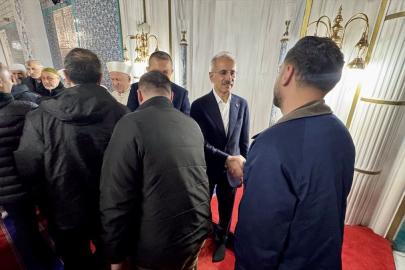 Ulaştırma ve Altyapı Bakanı Uraloğlu, bayram namazını Trabzon'da kıldı