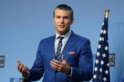 ABD Savunma Bakanı Hegseth, askeri personelin üslerde şahsi silahlarını taşımasını engelleyen yasağı kaldırdı