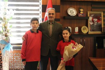 Ağın Belediye Başkanı Çakar'ı öğrenciler ziyaret etti