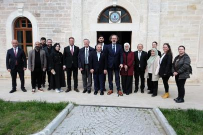 AK Parti İstanbul Milletvekilleri, cuma günleri sahaya inerek vatandaşlarla buluşuyor