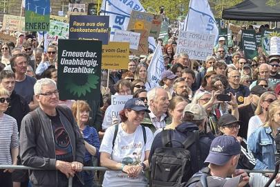 Almanya'da hükümetin enerji politikasına karşı gösteriler yapıldı