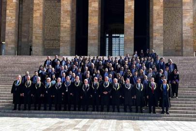Anayasa Mahkemesi heyeti Anıtkabir'i ziyaret etti