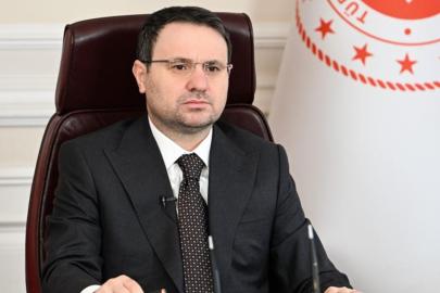 Bakan Akın Gürlek'i taşıyan uçak Diyarbakır'a inemedi