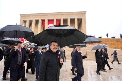 Bakan Tekin, öğrencilerle Anıtkabir'i ziyaret etti