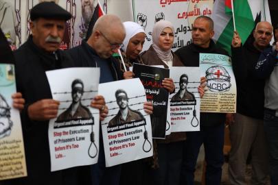 Batı Şeria'nın birçok şehrinde, İsrail'in Filistinli esirleri hedef alan idam cezası yasası protesto edildi