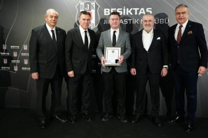 Beşiktaş'ta 25 yılını dolduran üyeler onurlandırıldı