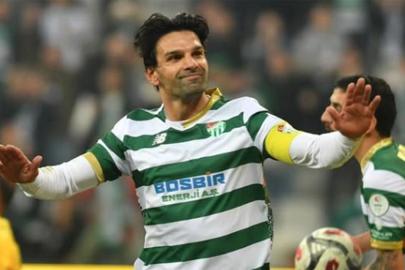 Bursaspor'un kaptanı Muhammet Demir 'Bu hikaye yarım kalmayacak'