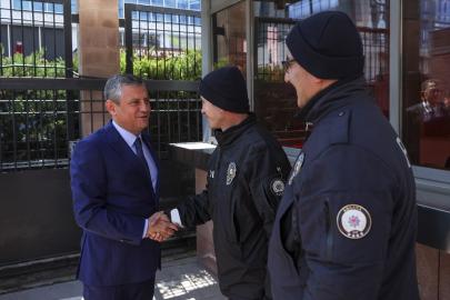 CHP Genel Başkanı Özel, genel merkezde görevli emniyet personelinin Polis Günü'nü kutladı