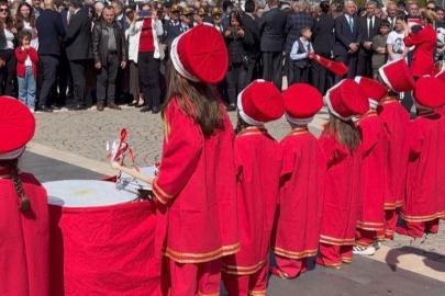 CHP'lilerin çocuklara sırtını dönmesine Özel'den ilk yorum