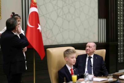 Cumhurbaşkanı Erdoğan, 23 Nisan'da koltuğunu Civan Boran'a devretti