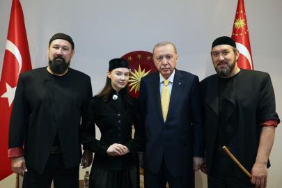 Cumhurbaşkanı Erdoğan, 'Ay Yola' Müzik Grubunu Ağırladı