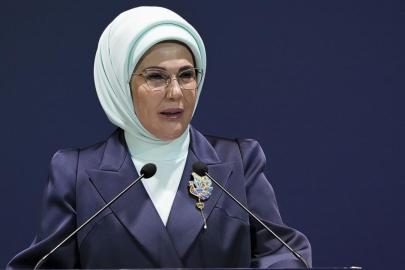 Emine Erdoğan: İnsanlık için kalbe dokunan izler bırakmalıyız