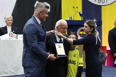 Fenerbahçe Divan Kurulu'nda duygusal anlar! Gözyaşlarına hakim olamadı