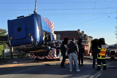 Fransa'da yüksek hızlı tren ve kamyonun çarpıştığı kazada makinist öldü, 13 yolcu yaralandı