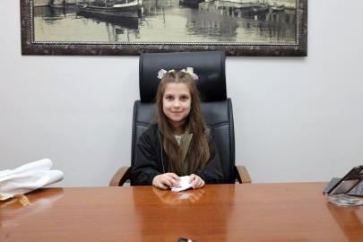 Gelibolu Belediye Başkanı Soyuak, koltuğunu ilkokul öğrencilerine devretti