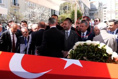 Hüsamettin Cindoruk'un cenazesinde soğuk rüzgarlar! Bakışlara dikkat