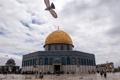 İsrail'in savaş bahanesiyle kapattığı Mescid-i Aksa, 41 gün sonra ibadete açıldı