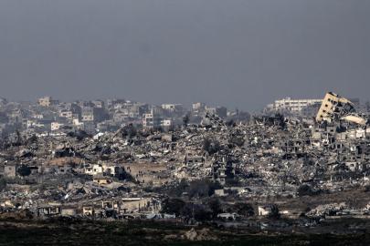 Katil İsrail'in Gazze'de çadır sınıfı hedef alması sonucu 9 yaşındaki kız çocuğu hayatını kaybetti