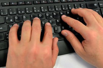 Meta yapay zeka eğitimi için çalışanlarının klavye ve fare hareketlerini takip edecek