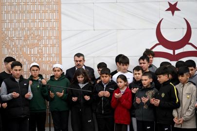 Milli Eğitim Bakanı Tekin, Şehit Öğretmenler Abidesi'ni ziyaret etti Açıklaması