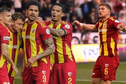 (ÖZET) Kayseri yarışa tutundu, altın değerinde 3 puan... Kayserispor - Rizespor maç sonucu 2-0