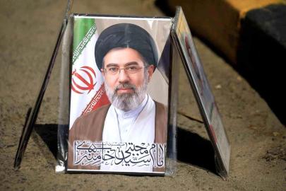 Reuters: "İran dini lideri Hamaney'in yüzü tanınmaz halde"