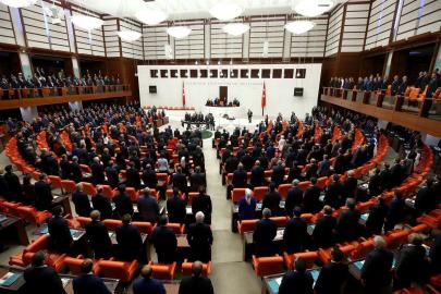 Sosyal medya ve doğum izni düzenlemelerini içeren kanun teklifi TBMM'de kabul edildi