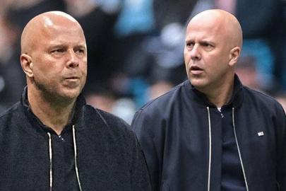 Taraftarlardan maç bitmeden olay tepki! Arne Slot ile dalga geçtiler