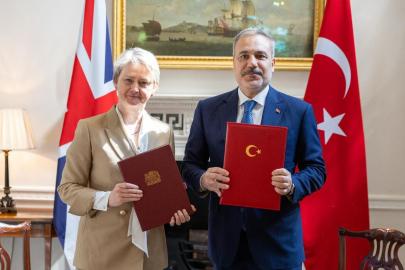 Türkiye İngiltere arasında Stratejik Ortaklık Çerçeve Belgesi imzalandı