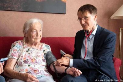 Vejetaryen Bakan'dan demansa karşı et tüketimi tavsiyesi