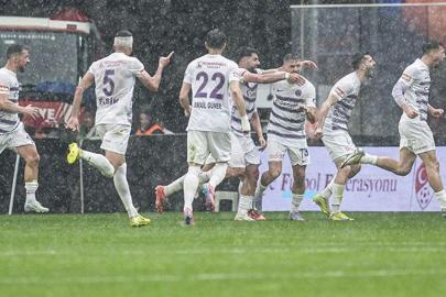 52 Orduspor TFF 2. Lig'de! Müthiş geri dönüş... Ayvalıkgücü Belediyespor - 52 Orduspor maç sonucu 1-2