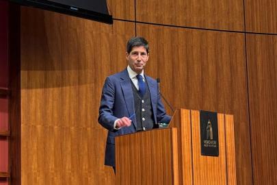 ABD Senatosu Fed başkanlığı için Kevin Warsh'u onayladı