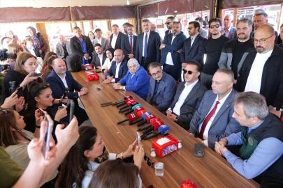 AK Parti Eskişehir milletvekilleri gazetecilerle bir araya geldi
