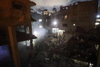 Ateşkese rağmen Gazzeyi vuran katil İsrail Filistinlileri bir kez daha evsiz bıraktı
