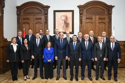 Bakan Ersoy: Turizm krizleri sahada yönetiyor, büyüme sürüyor