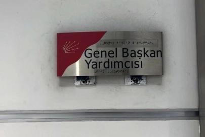 CHP'de tahliye sonrası temizlik çalışmaları devam ediyor