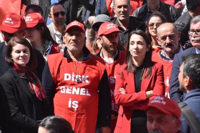 DEM Parti Eş Genel Başkanı Hatimoğulları Van'da düzenlenen 1 Mayıs mitingine katıldı Açıklaması