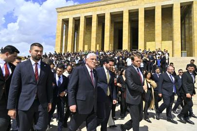 Dervişoğlu, gençlerle Anıtkabir'i ziyaret etti