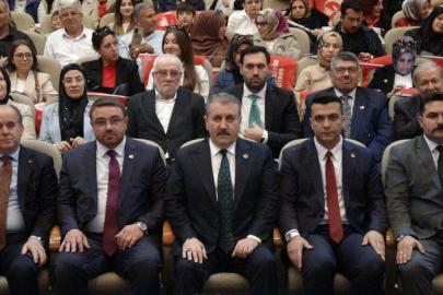 Destici: Onca yolsuzluğa rağmen pişkin pişkin ortalıkta geziyorlar