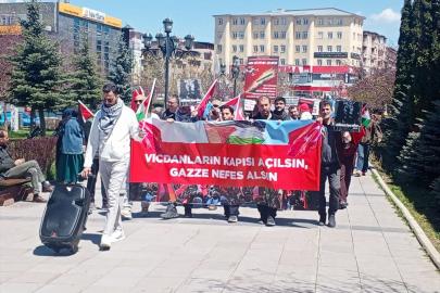Erzurum'da sağlıkçılar Gazze için sessiz yürüyüşlerini 130. haftada sürdürdü