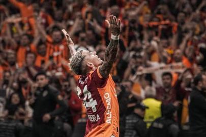 Galatasaray'da Torreira ve Lemina kararı