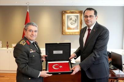 Genelkurmay Başkanı Orgeneral Bayraktaroğlu, Brüksel'de bazı ziyaretlerde bulundu