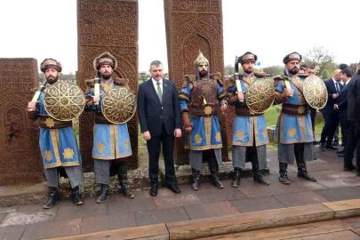 İçişleri Bakanı Mustafa Çiftçi, Ahlat'ta Selçuklu Mezarlığını ziyaret etti