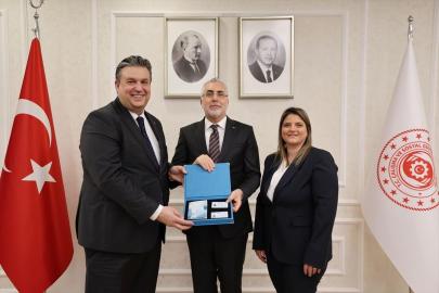İtalyan şef Claudio Chinali'ye "Turkuaz Kart" verildi