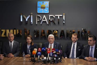 İYİ Parti Genel Başkanı Dervişoğlu, İzmir'de basın toplantısı düzenledi