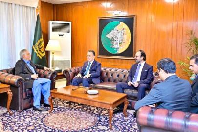 Pakistan Dışişleri Bakanı Dar, Büyükelçi Neziroğlu'nu kabul etti