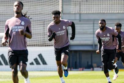 Real Madrid'de yumruklaşma! İki yıldız antrenmanda birbirine girdi