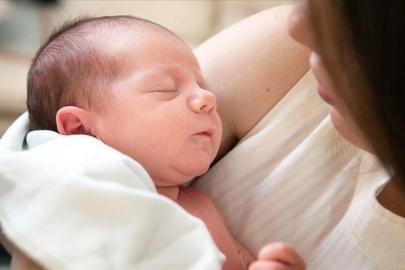 Sözleşmeli personelin doğum izni süresi 24 haftaya çıkarıldı