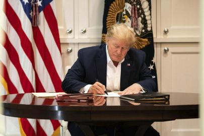 ABD Başkanı Trump, yapay zekaya ilişkin kararname imzaladı